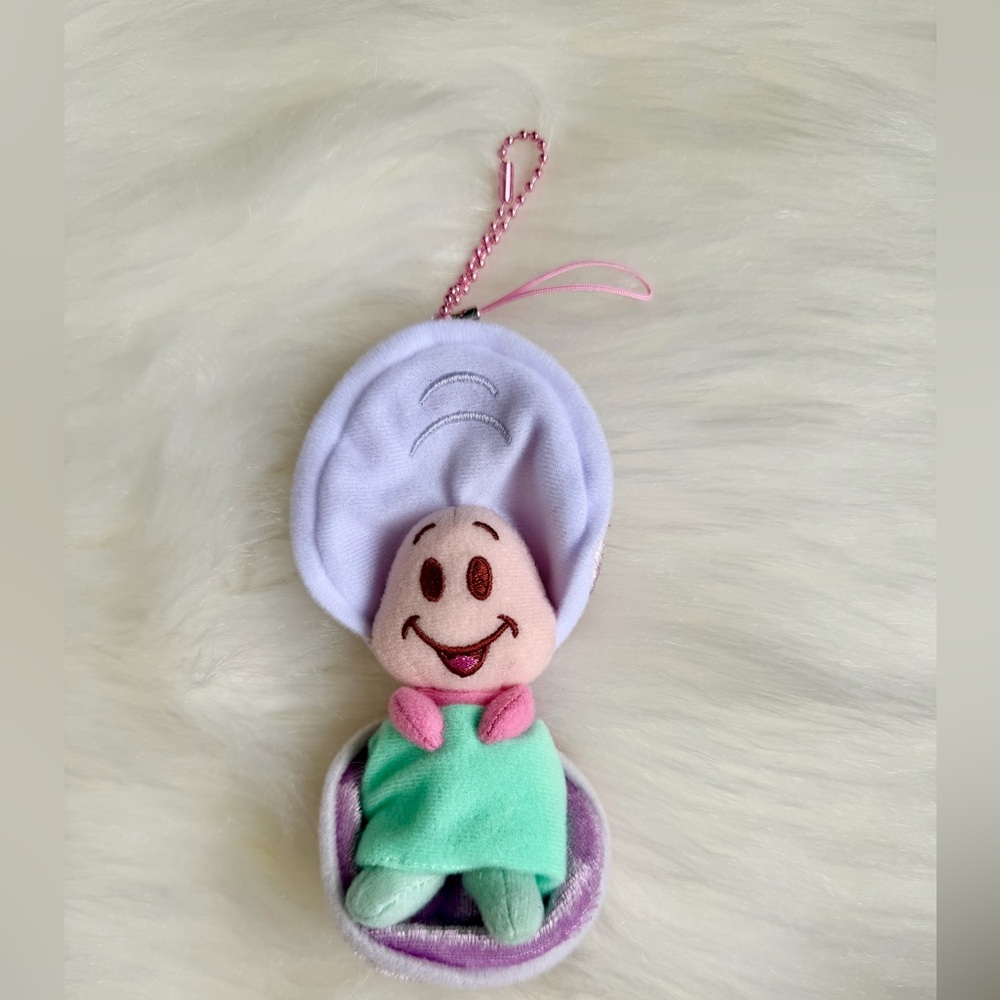 Alice in Wonderland Curious Baby Oyster Keychain/Bag charm Tokyo Disney